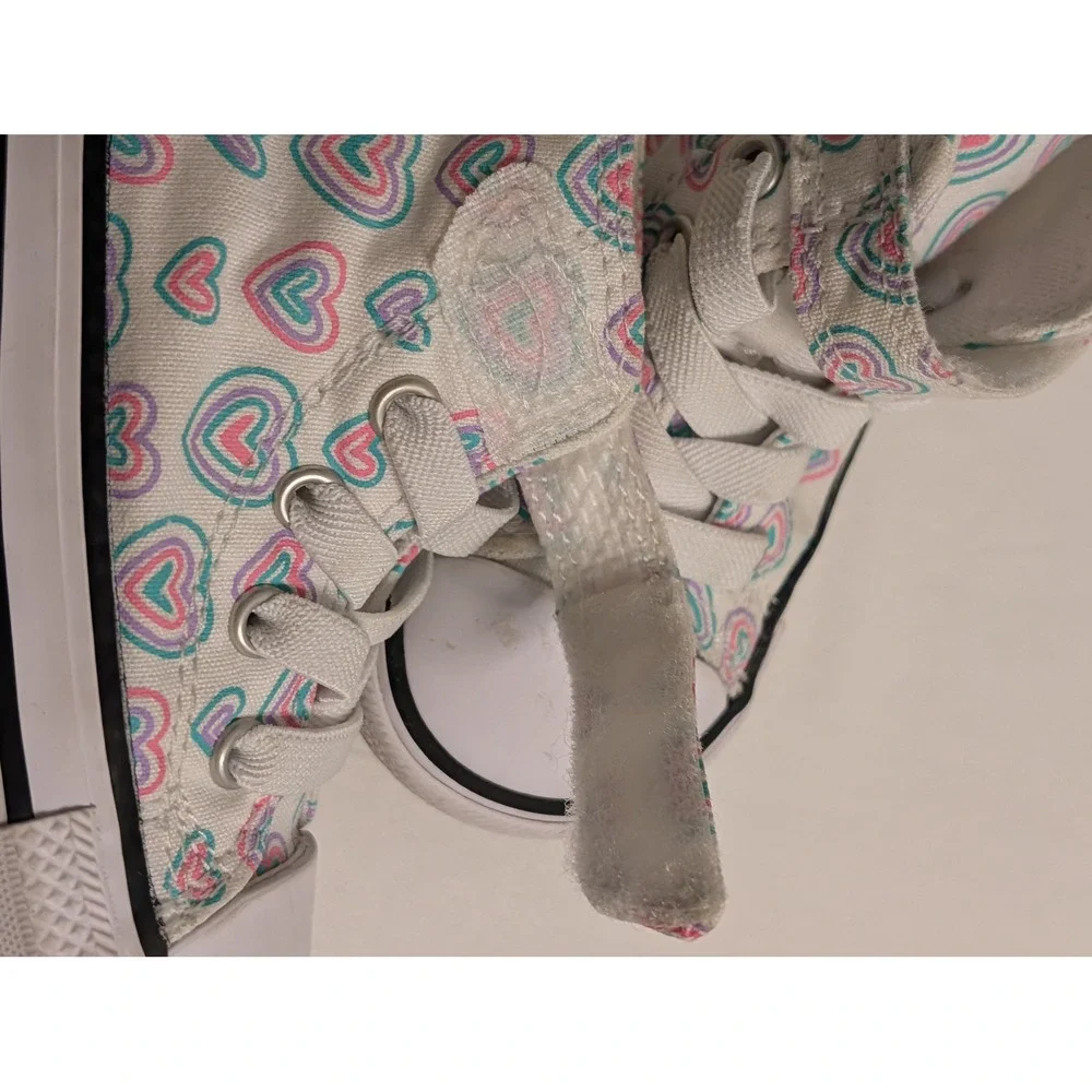 Converse Chuck Taylor All Star Infant Size 5 High Top Heart Print Sneakers White